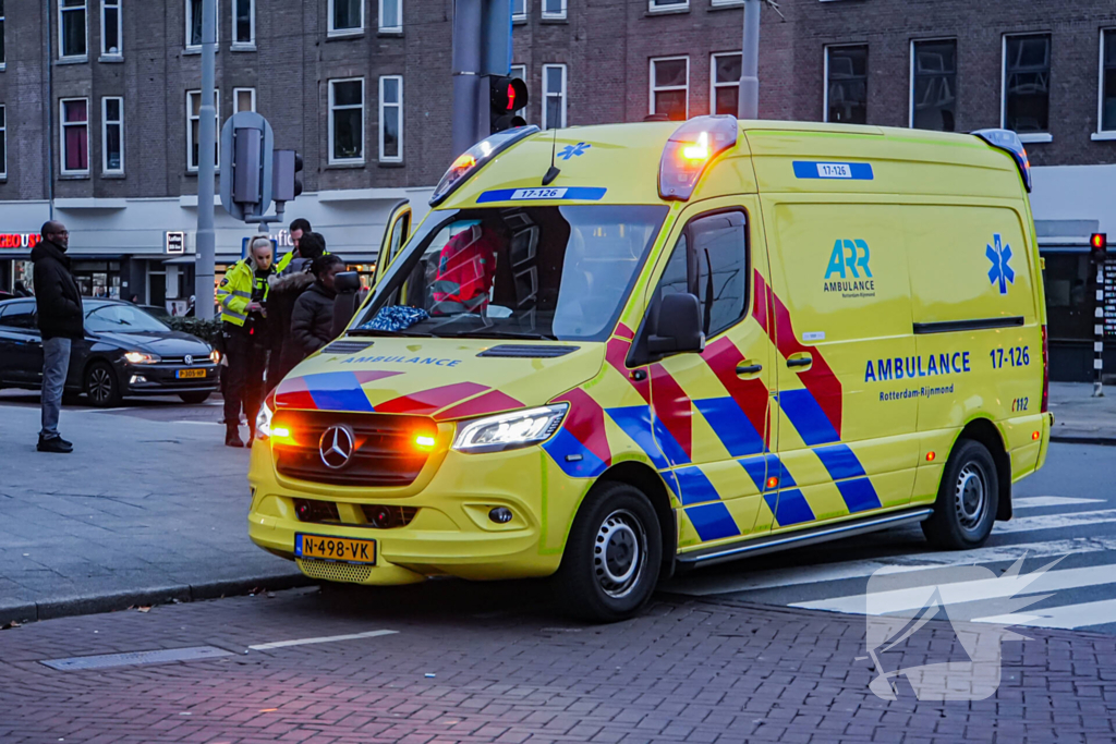 Jongedame op step gewond bij botsing met scooter