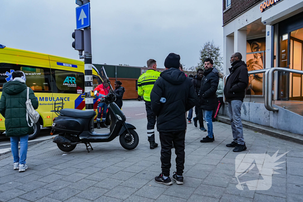 Jongedame op step gewond bij botsing met scooter