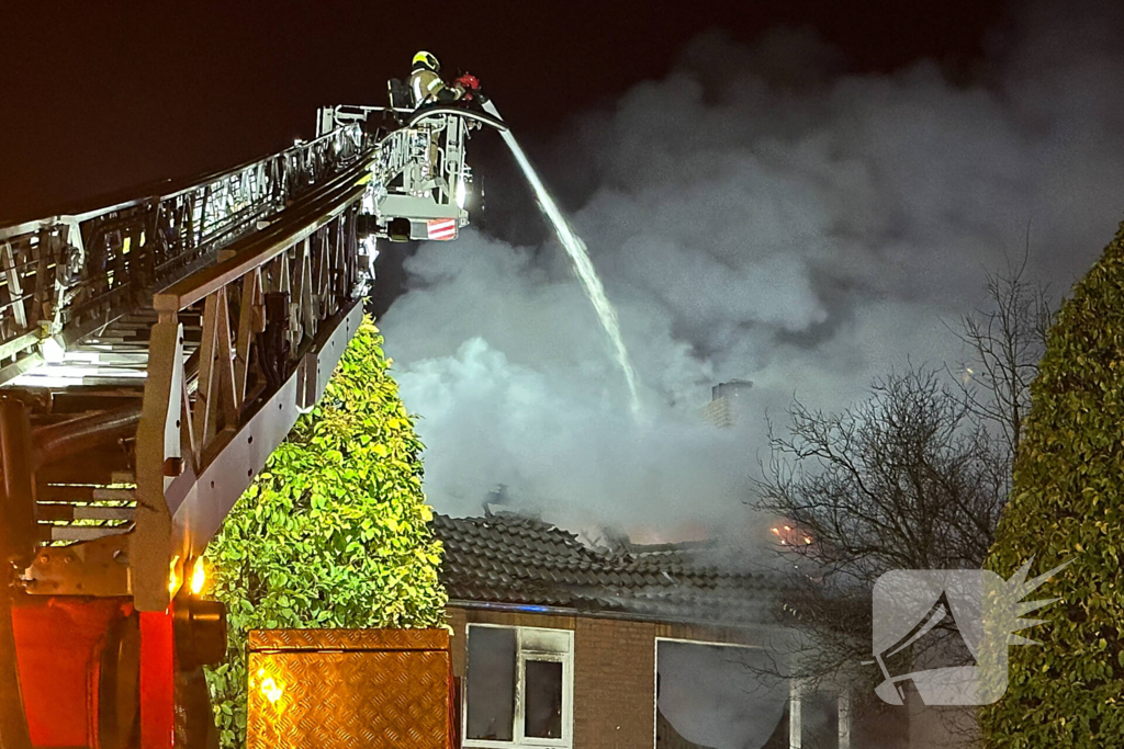 Bewoner overleden bij uitslaande brand in rijtjeshuis