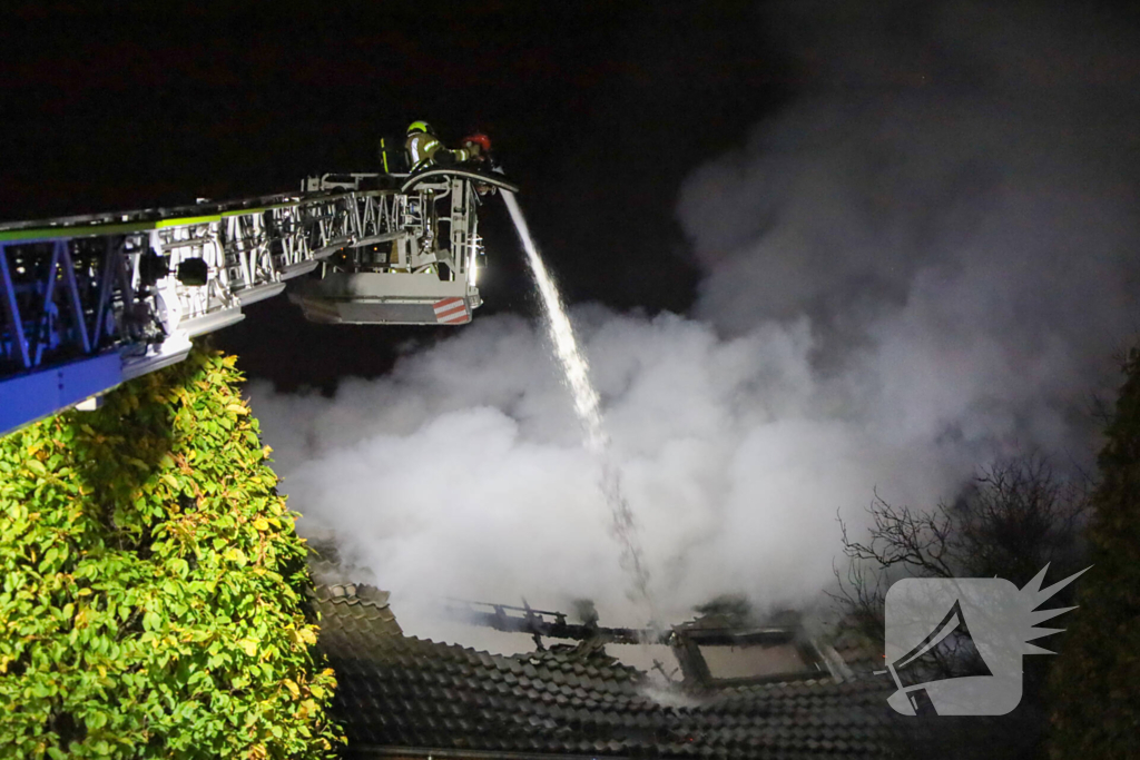 Bewoner overleden bij uitslaande brand in rijtjeshuis