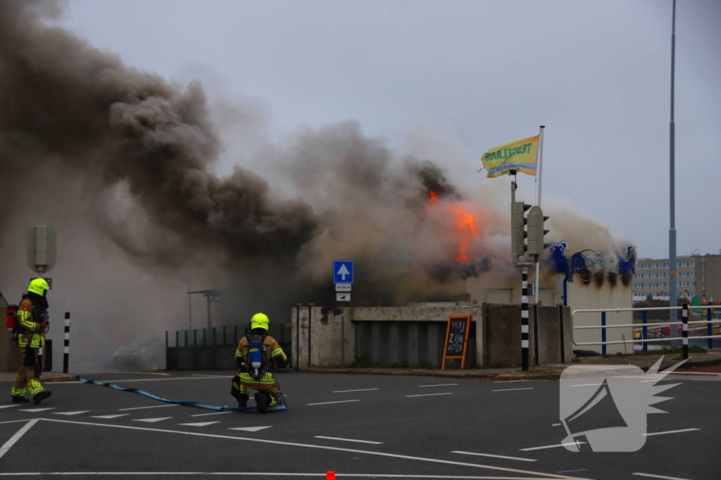 Restaurant verwoest door brand in haven