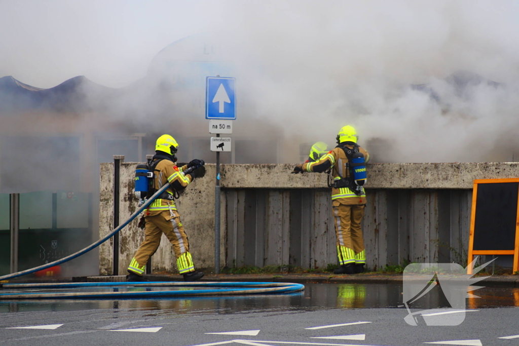 Restaurant verwoest door brand in haven