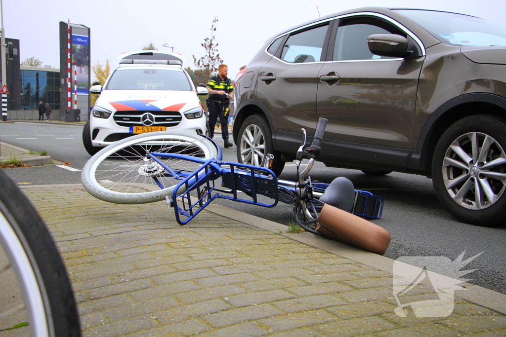 Scholier geschept door automobilist bij verkeerslicht