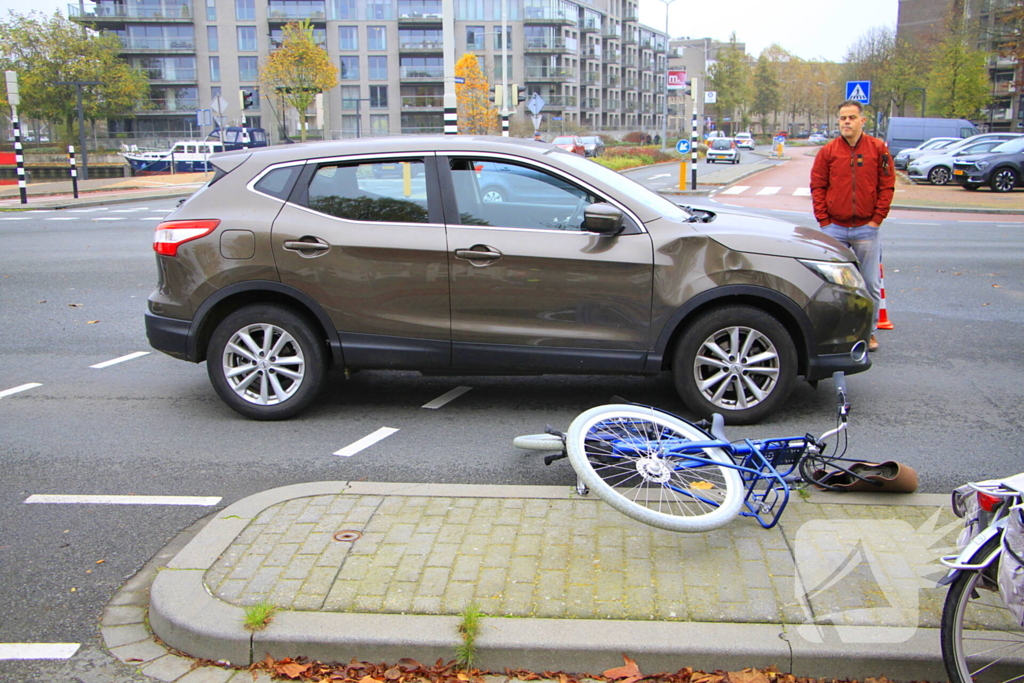 Scholier geschept door automobilist bij verkeerslicht