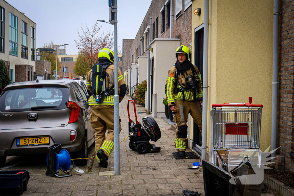 Brandweer sloopt keuken na brand in afzuigkap