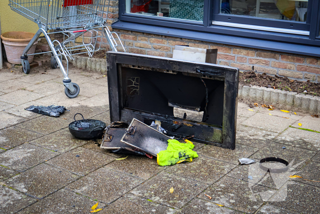 Brandweer sloopt keuken na brand in afzuigkap