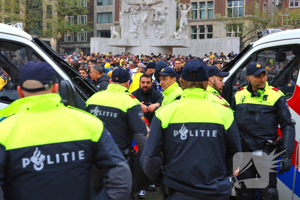 Honderden Maccabi-fans op de Dam, zeker twee aanhoudingen