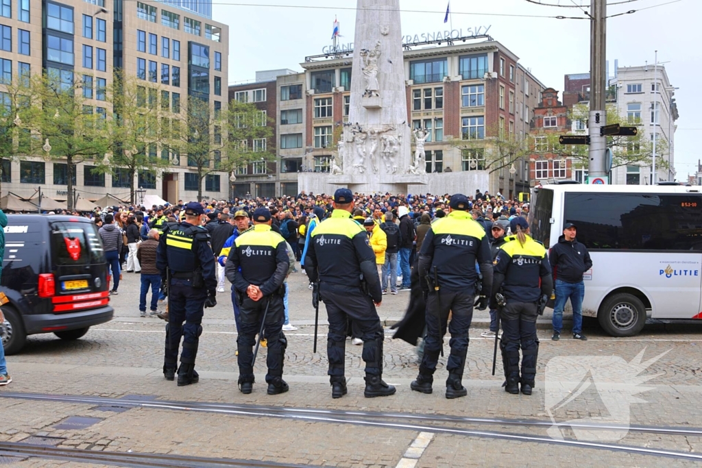 Honderden Maccabi-fans op de Dam, zeker twee aanhoudingen