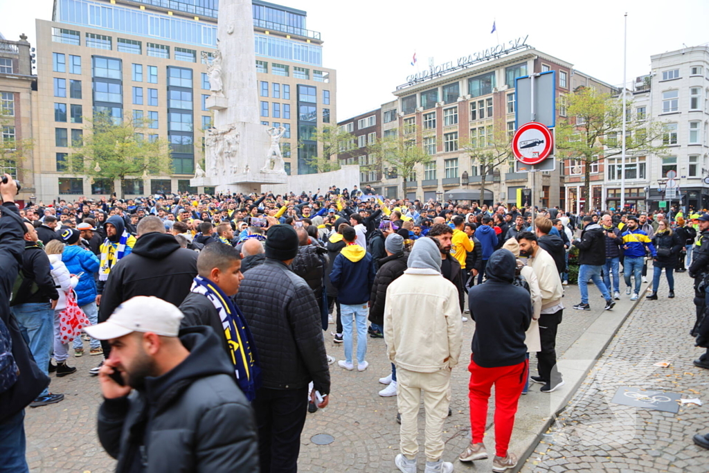 Honderden Maccabi-fans op de Dam, zeker twee aanhoudingen