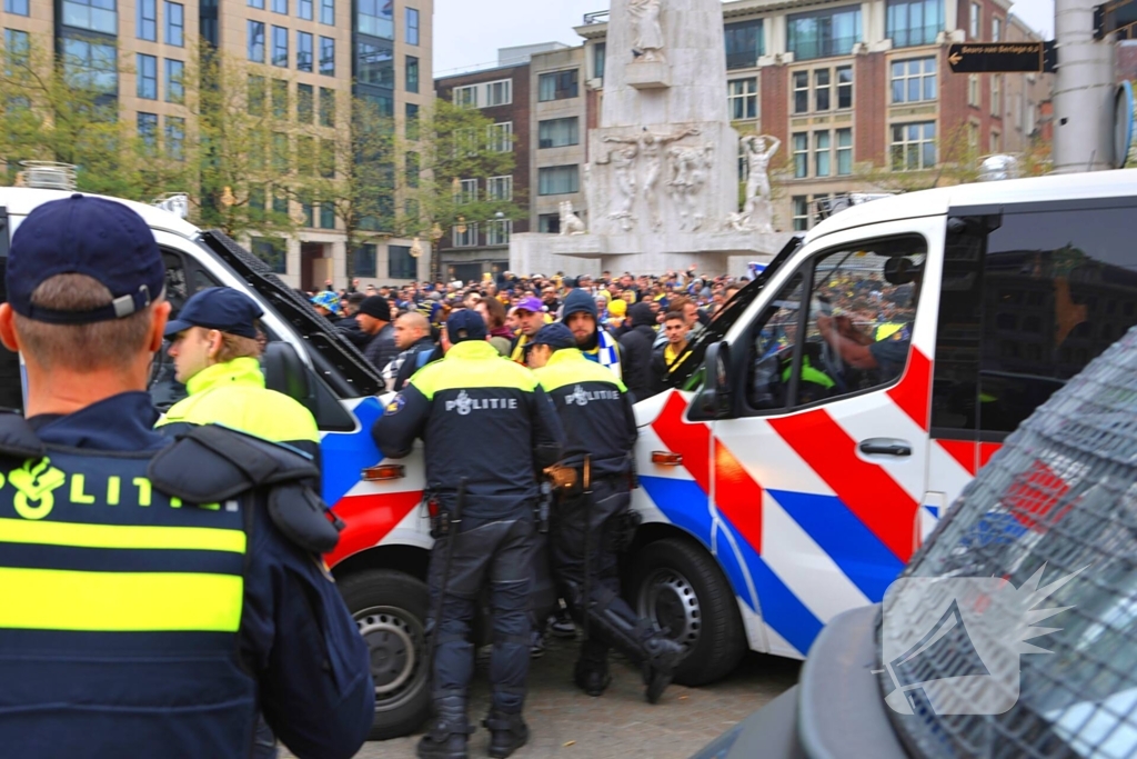 Honderden Maccabi-fans op de Dam, zeker twee aanhoudingen