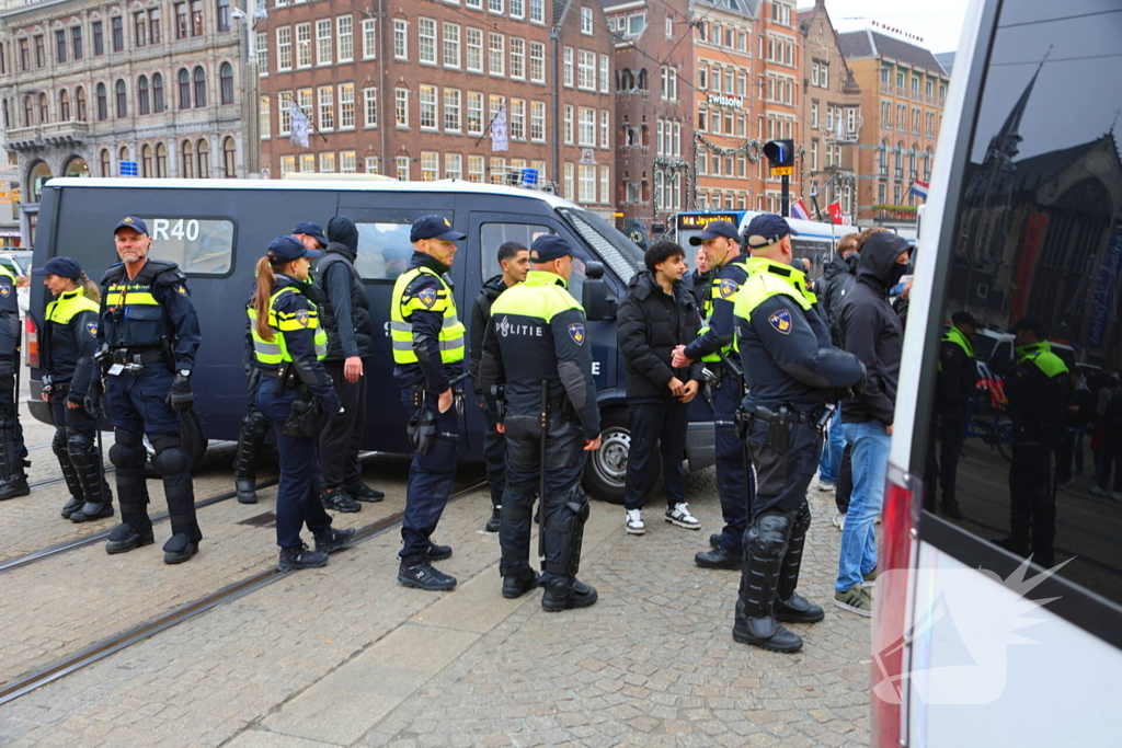 Honderden Maccabi-fans op de Dam, zeker twee aanhoudingen