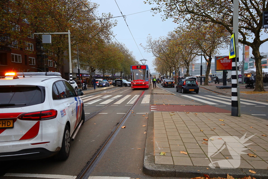 Auto loopt flinke schade op na botsing met tram