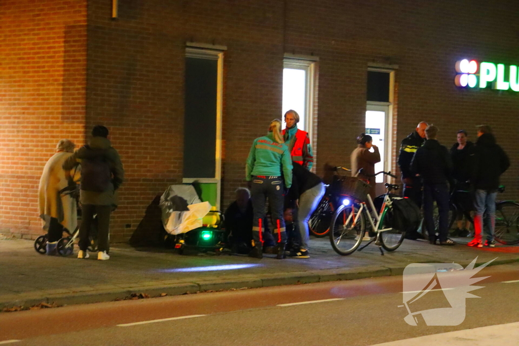 Voetganger op trottoir aangereden door fietser