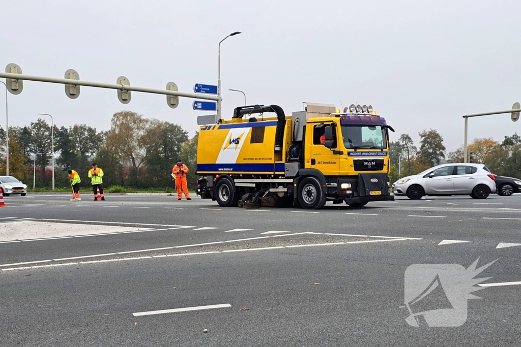 Vrachtwagen verliest lading betonmortel