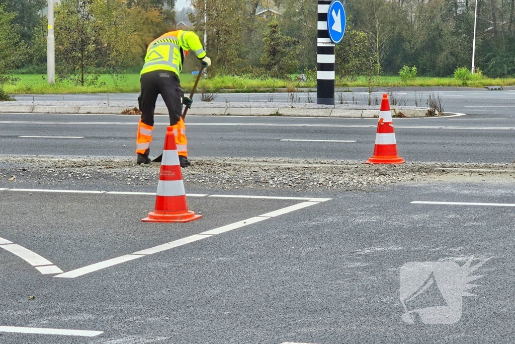 Vrachtwagen verliest lading betonmortel