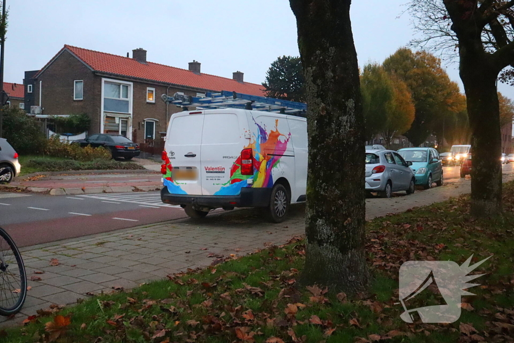 Botsing tussen een fietser en bestelbus