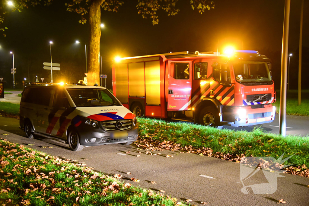 Persoon uit water gehaald, brandweer zoekt tevergeefs naar spullen