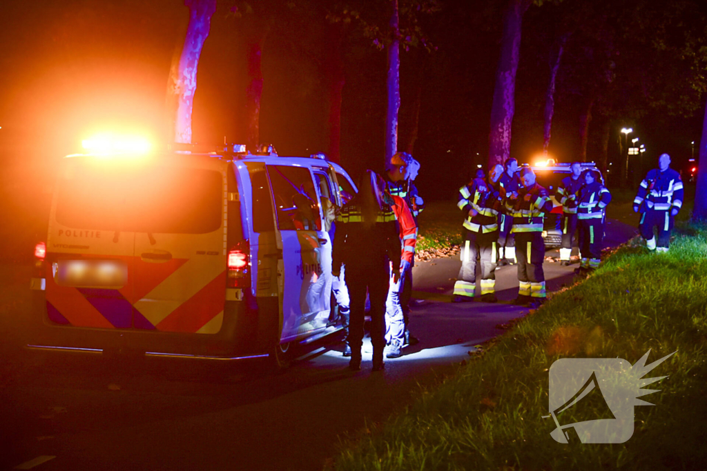 Persoon uit water gehaald, brandweer zoekt tevergeefs naar spullen