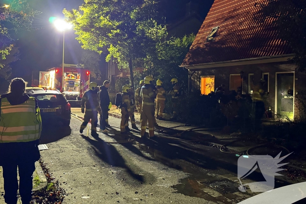 Bewoner gered uit woning na brand; hond opgevangen door dierenambulance