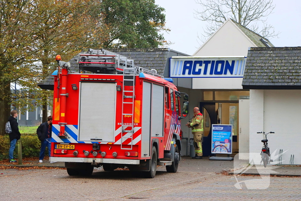 Winkel ontruimd na melding van gaslucht