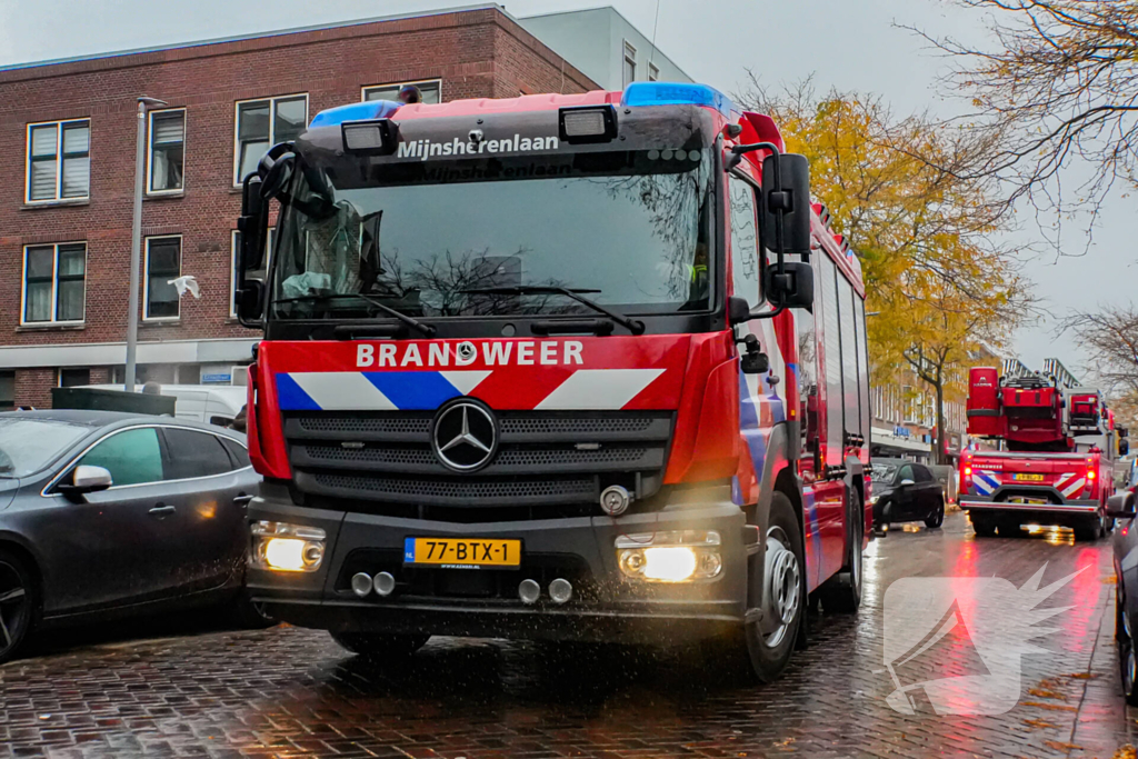 Veel zwarte rook in woning, kind nagekeken