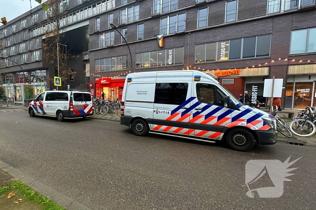 Forensische Opsporing verricht onderzoek in supermarkt na overvalsmelding