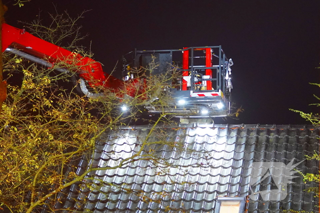 Woning vol rook en straat dicht vanwege schoorsteenbrand