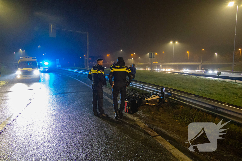 Motorrijder gaat onderuit