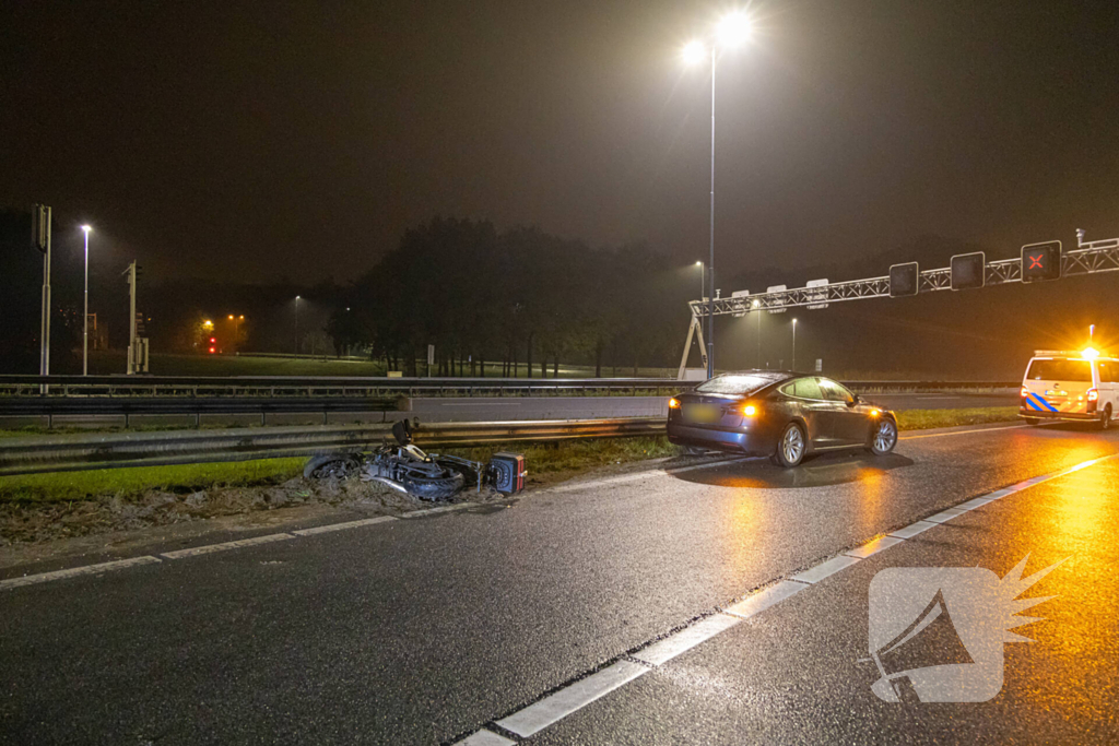 Motorrijder gaat onderuit