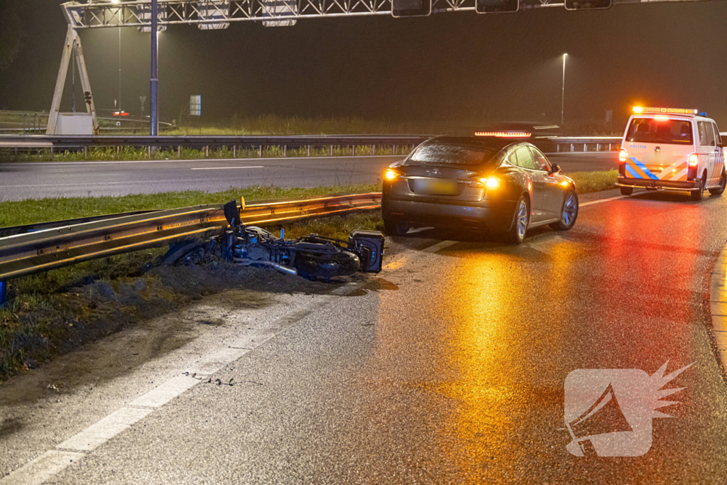 Motorrijder gaat onderuit