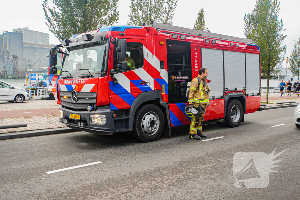 Brandende houtkachel zorgt voor melding scheepsbrand