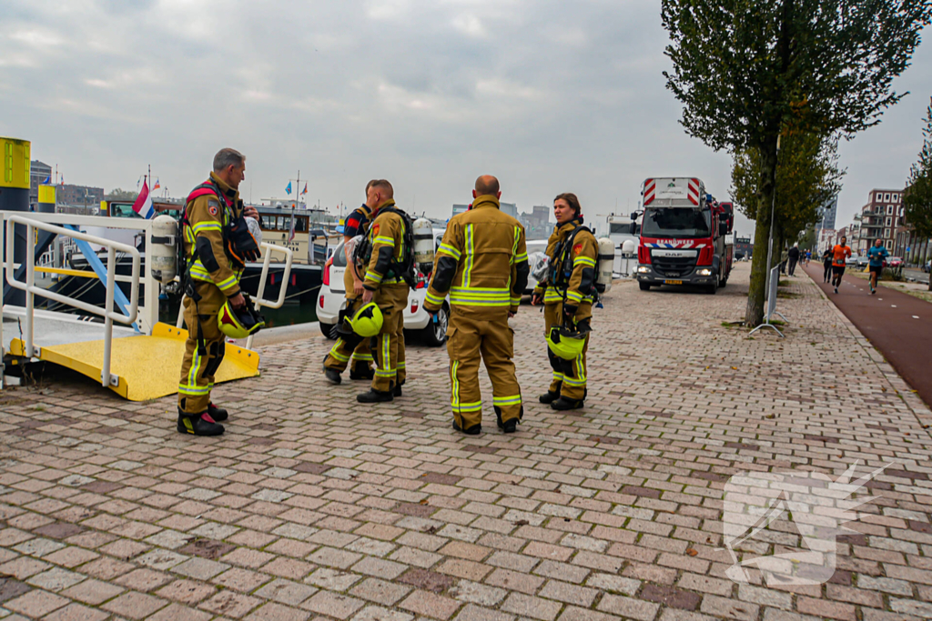 Brandende houtkachel zorgt voor melding scheepsbrand