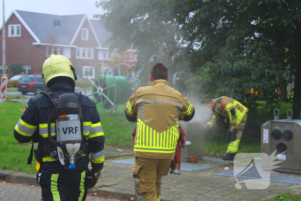 Veel rookontwikkeling bij brand in ondergrondse container