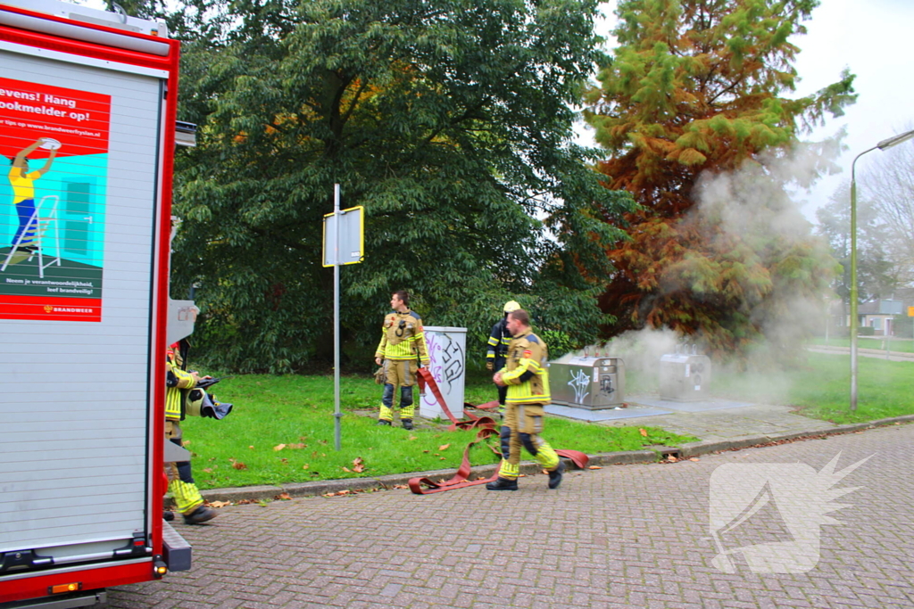 Veel rookontwikkeling bij brand in ondergrondse container