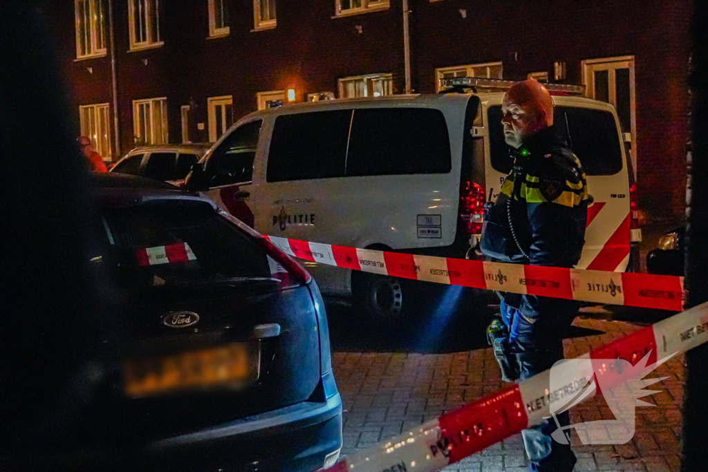 Veel schade aan voordeur door explosie