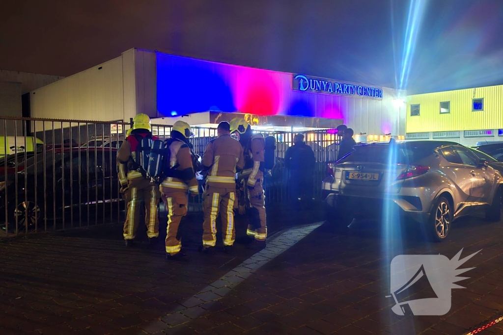 Brandweer onderzoekt gaslucht bij partycentrum