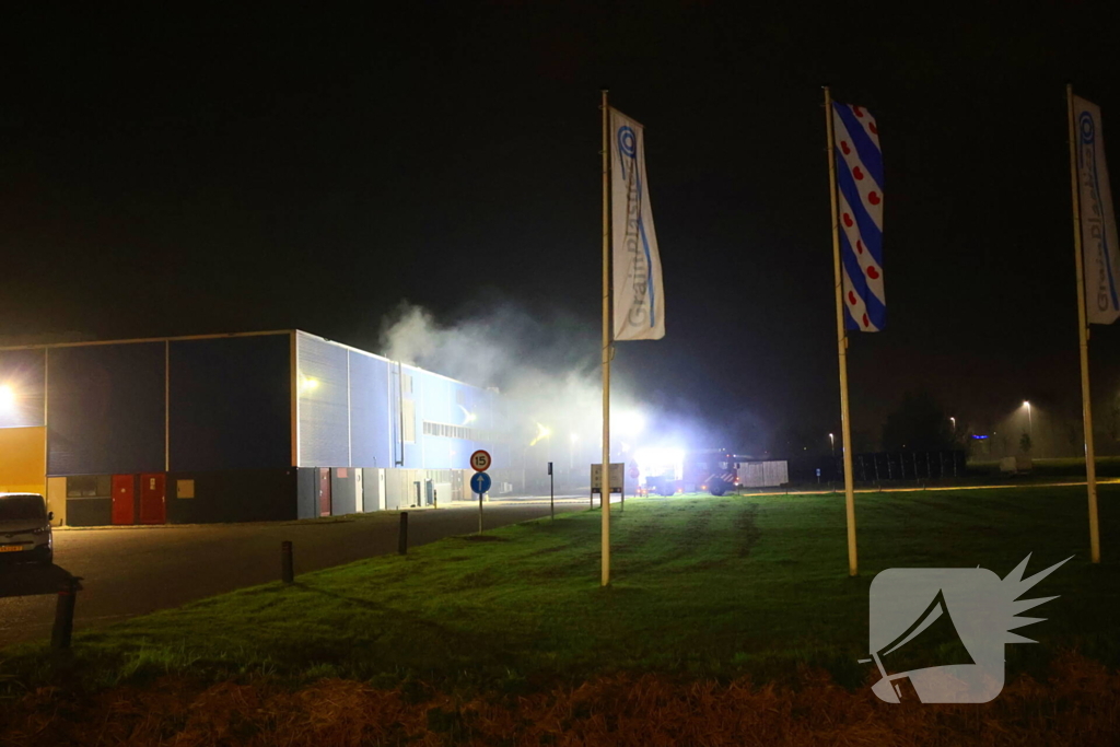 Flinke rookontwikkeling bij brand in bedrijfspand