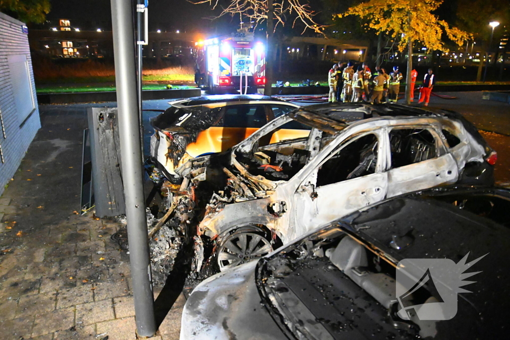 Autobrand na explosie bij elektrische auto