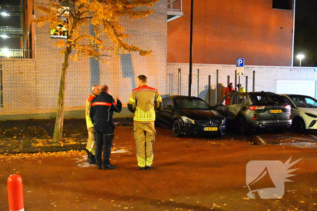 Autobrand na explosie bij elektrische auto