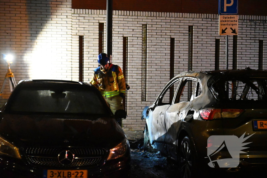 Autobrand na explosie bij elektrische auto