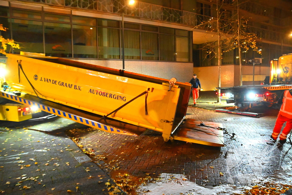 Autobrand na explosie bij elektrische auto