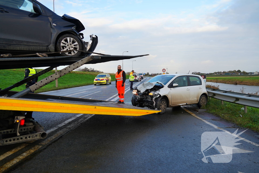 Schade na botsing tussen twee voertuigen