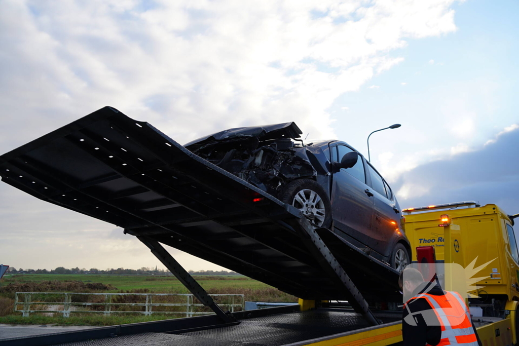 Schade na botsing tussen twee voertuigen