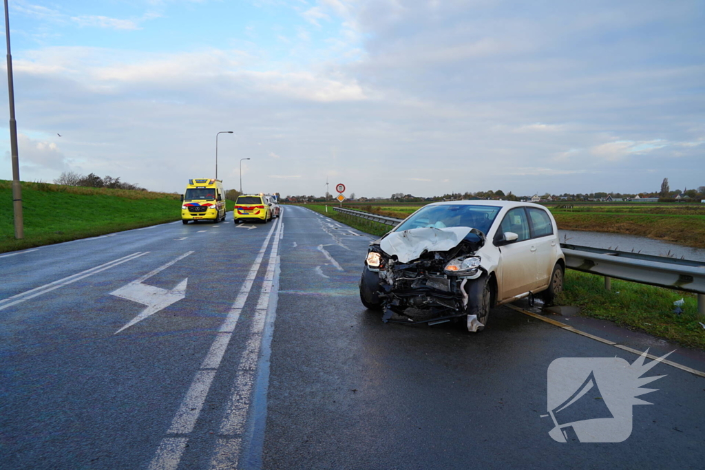 Schade na botsing tussen twee voertuigen