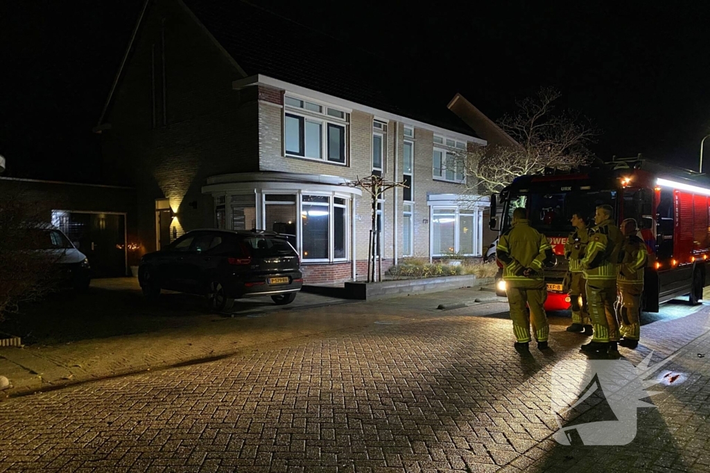 Brandweer doet onderzoek naar gaslucht in woning