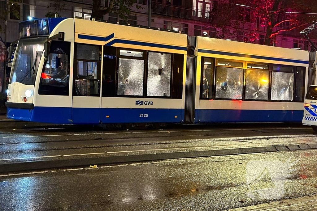 Tram in brand gestoken bij rellen