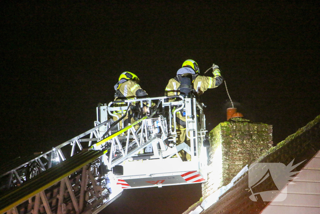 Brand in schoorsteen van woning op bungalowpark