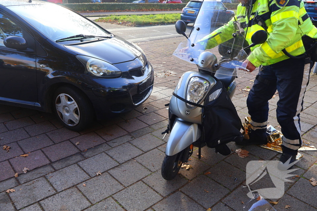 Scooterrijder door automobilist geschept