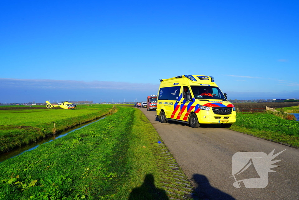 Persoon zwaargewond na brand in personenauto