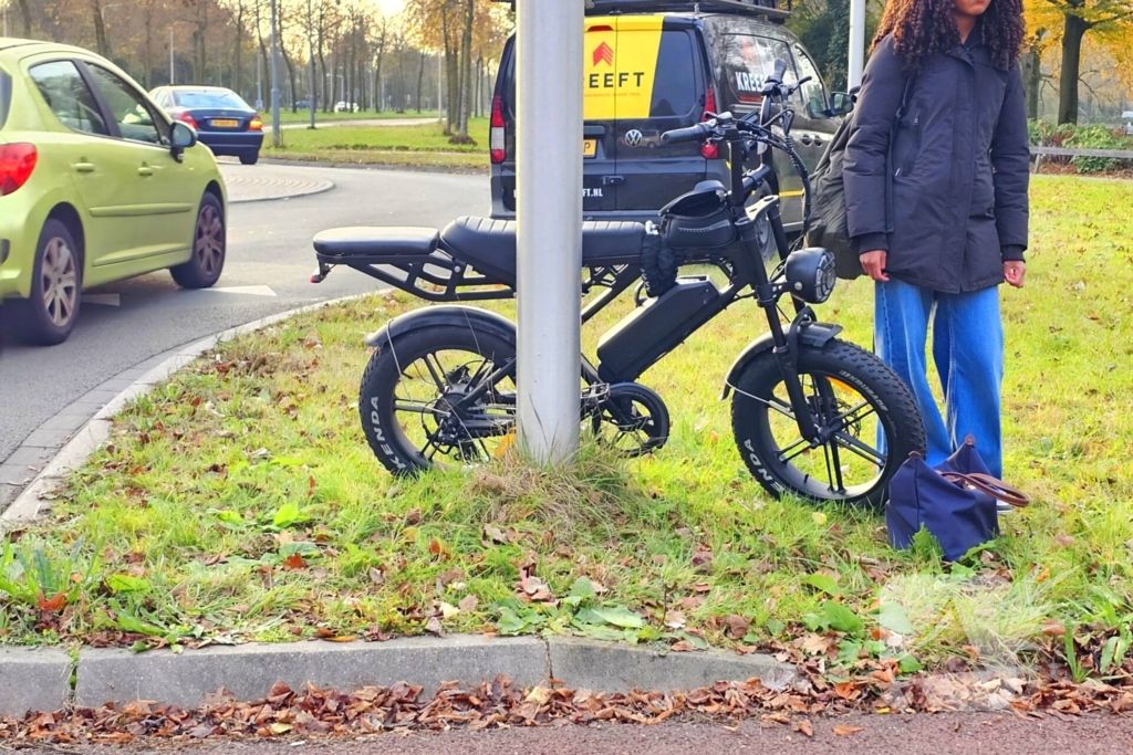 Persoon op fatbike aangereden door bestelbus